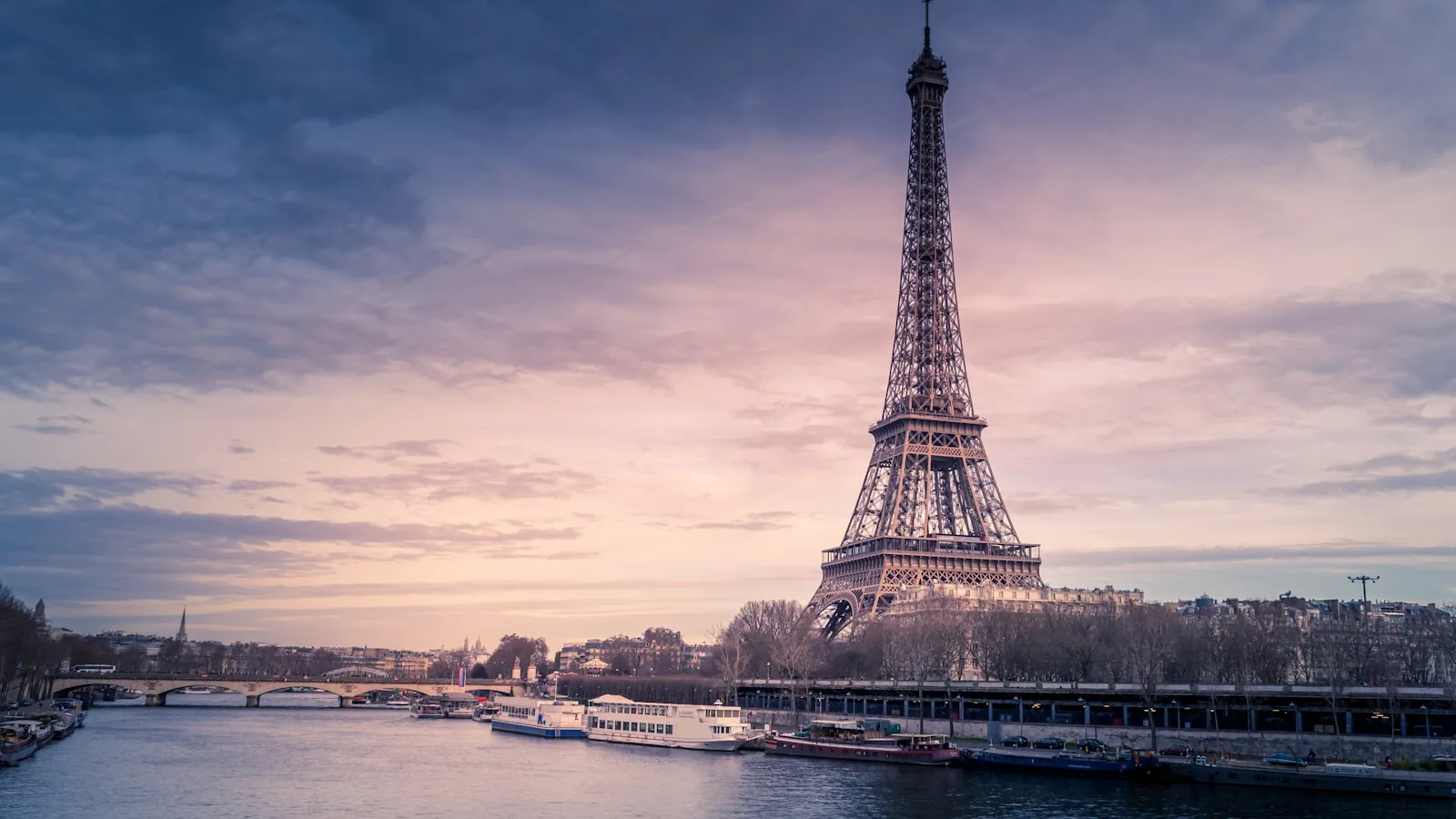 Rooftop parisien privatisé pour événement corporate haut de gamme — Alma Bellum agence événementielle